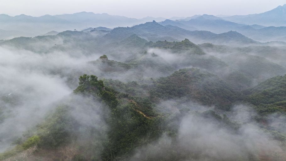 唐山遵化：云雾长城晨景如画
