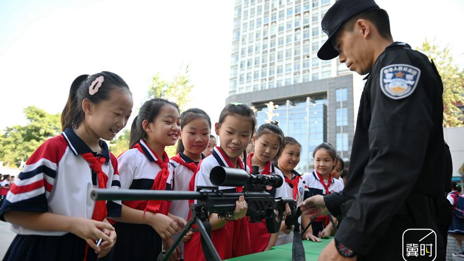 河北邯郸：特警进校园 安全伴成长