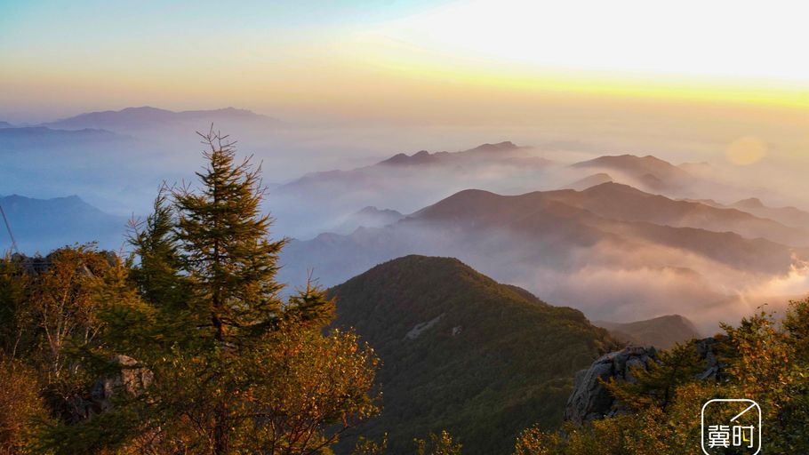 承德兴隆：秋日雾灵山 晨景美如画