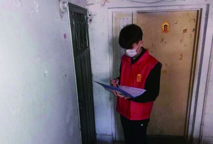 社区 16岁高中生用笔和镜头记录感动