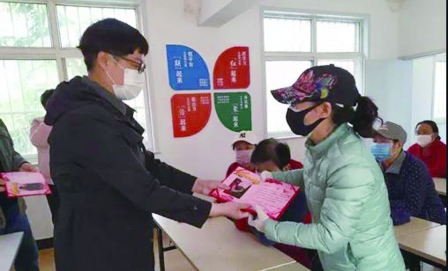 社区 满满谢意致敬抗“疫”英雄